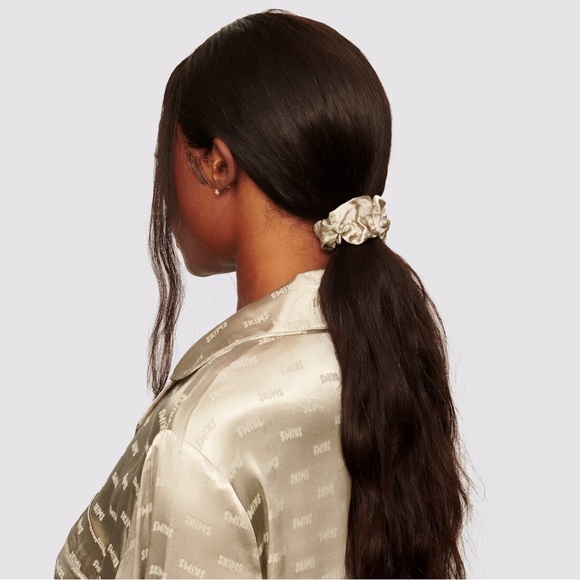 SKIMS Accessories - SKIMS Jacquard Scrunchie in Talc NEW